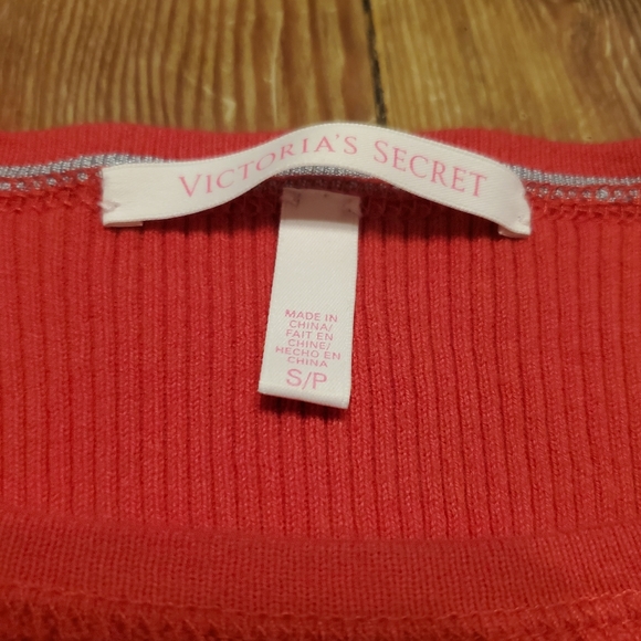 Victoria's Secret Knit Red Sweater Hook and Eye Shoulder Detail sz Small fitted - Picture 4 of 10